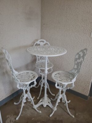 Table bar des roses 60cm + 3 chaises hautes