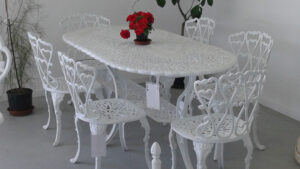 Table italienne 180cm / 85cm + 6 chaises américaines fauteuils